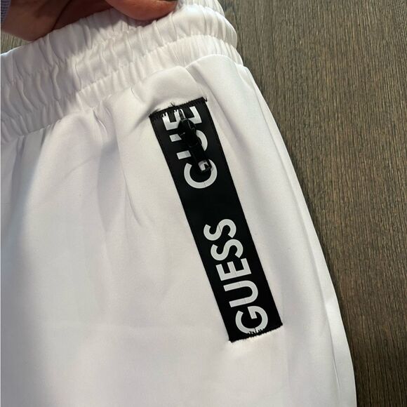 NWOT Guess White Cropped Jogger Sweatpants Size M - Picture 4 of 9